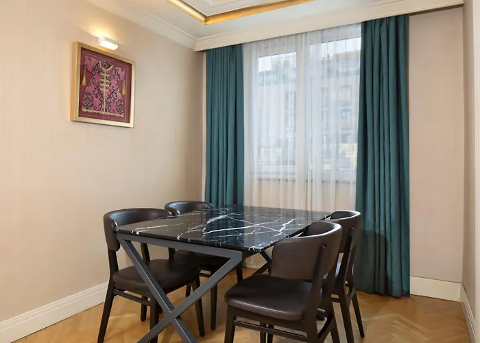 Golden Age Taksim 4*